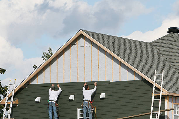 Professional Siding Contractor technician working in Wauconda, IL